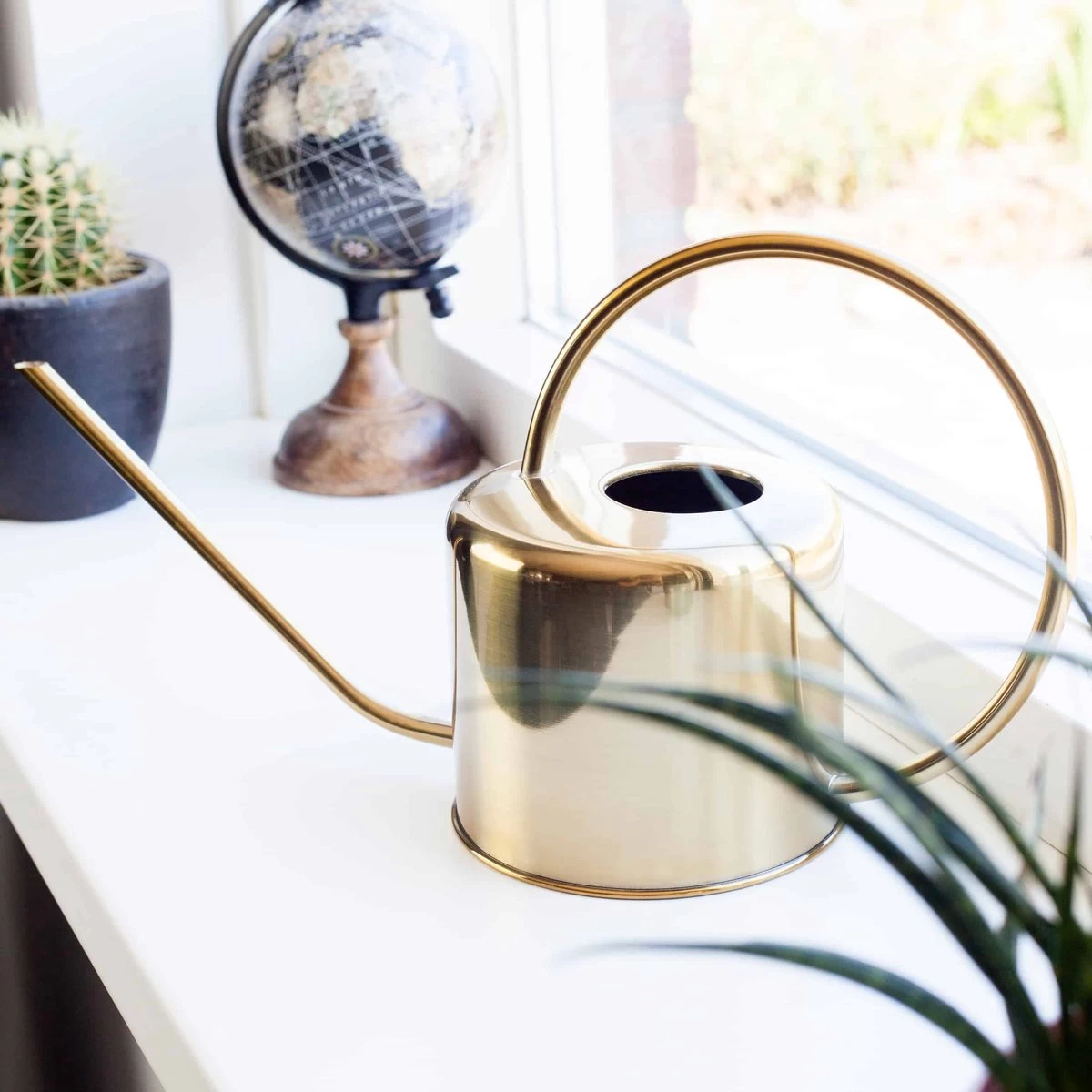 Kikkerland Vintage Gieter - Plantengieter Voor Binnen - Goud - 1,2L - Retro - Metaal 5 Kikkerland Vintage Gieter - Plantengieter Voor Binnen - Goud - 1,2L - Retro - Metaal - Afbeelding 3