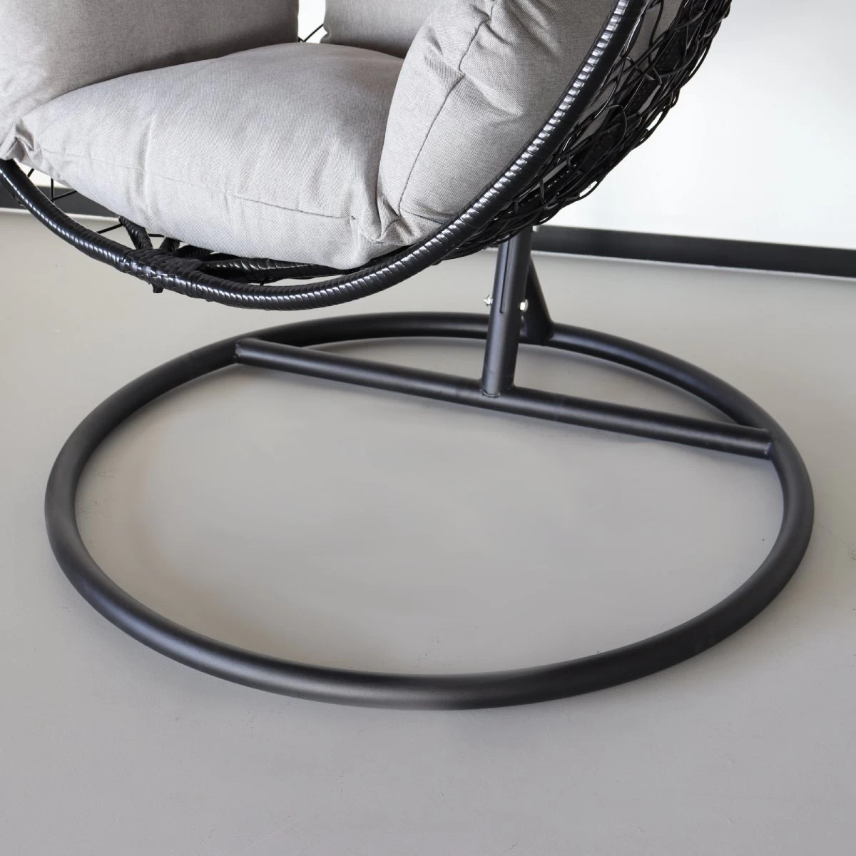 Egg Hangstoel Roundabout Zwart 6 Egg Hangstoel Roundabout Zwart - Afbeelding 4