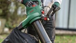 Bosch UniversalGardenTidy 2300 Bladblazer - Op Snoer - 2300 W -Tuinverzorgings Winkel 1200x675 17