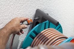 GARDENA - Wandslanghouder 60 Met Slanggeleider - Slanghouder - Maximale Capaciteit 60 Meter 22 GARDENA - Wandslanghouder 60 Met Slanggeleider - Slanghouder - Maximale Capaciteit 60 Meter -Tuinverzorgings Winkel 1200x800 413