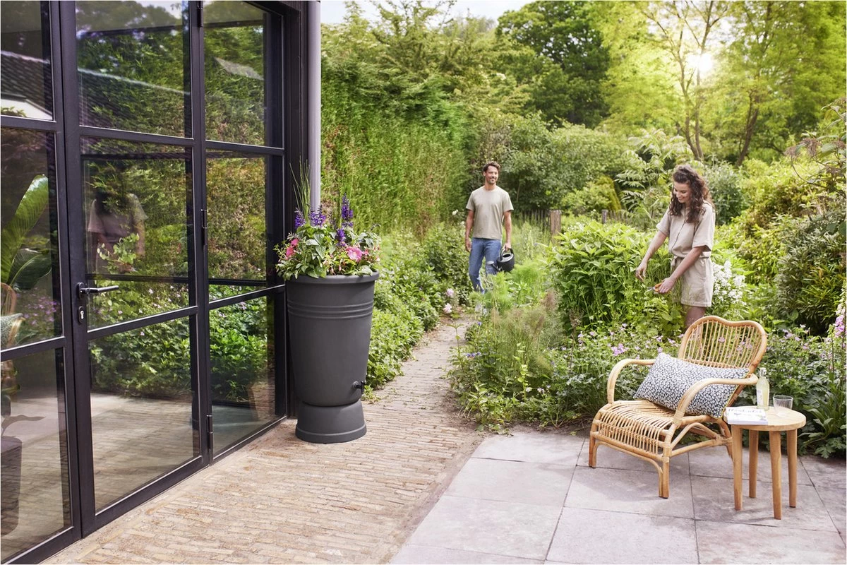 Elho Green Basics Regenton Plus 105 - Regenton Voor Kweken En Oogsten - Ø 58.4 X H 80.4 Cm - Zwart/Living Black 5 Elho Green Basics Regenton Plus 105 - Regenton Voor Kweken En Oogsten - Ø 58.4 X H 80.4 Cm - Zwart/Living Black - Afbeelding 3