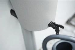 Elho Green Basics Rain Catcher 33 - Regenton Voor Balkonbuiten - Ø 33.5 X H 73.5 Cm - Grijs/Living Concrete -Tuinverzorgings Winkel 1200x800 465