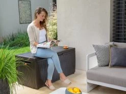 Opbergbox Tuin - Kussenbox Waterdicht - Bruin - Zitbox Kussenbox Voor Buiten - Voor Tuinmeubelen - Tuinkussens - Opberg Tuin - Kussenboxen - XL - Groot - 305 Liter 13 Opbergbox Tuin - Kussenbox Waterdicht - Bruin - Zitbox Kussenbox Voor Buiten - Voor Tuinmeubelen - Tuinkussens - Opberg Tuin - Kussenboxen - XL - Groot - 305 Liter -Tuinverzorgings Winkel 1200x898 1