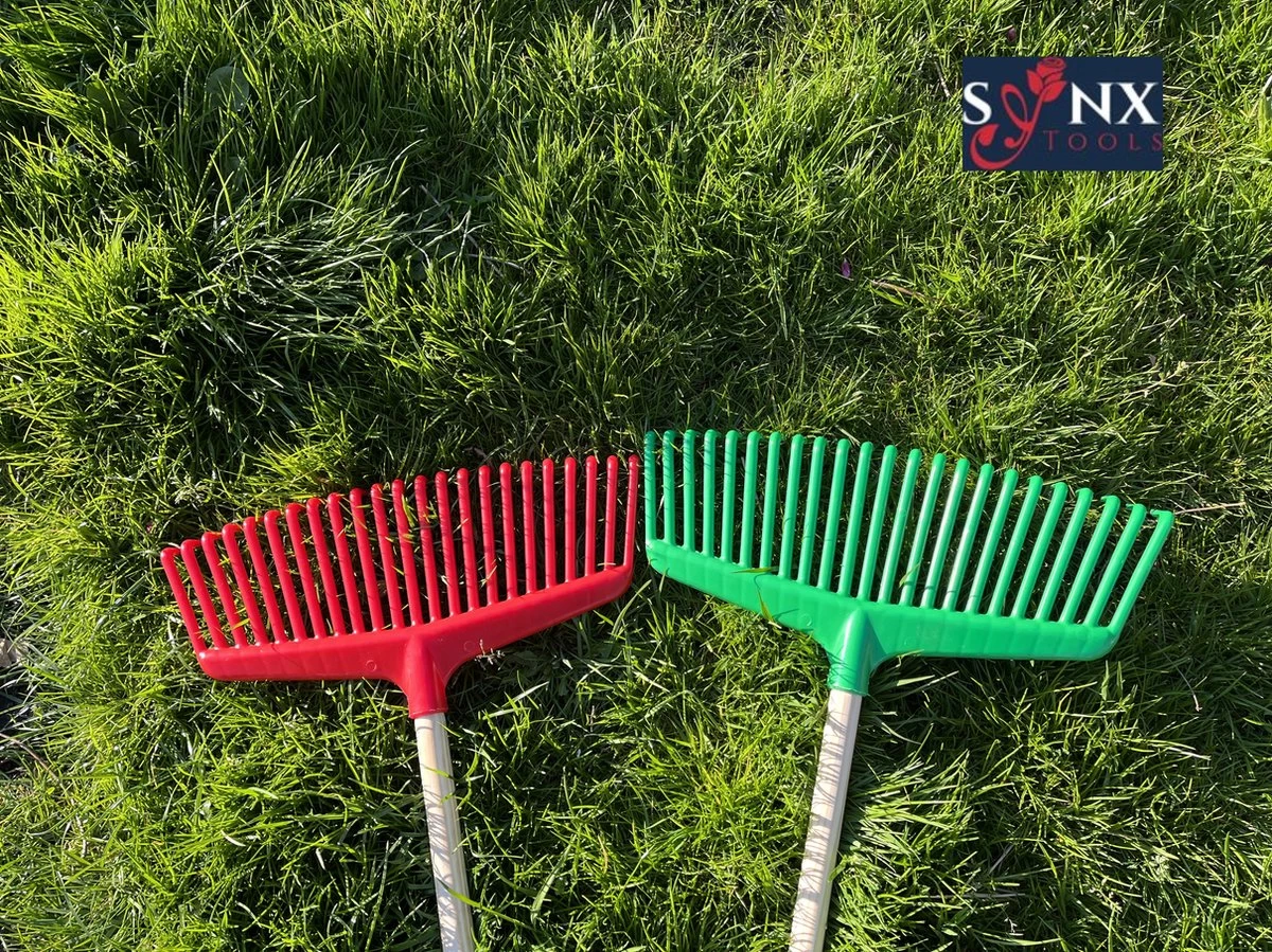 Synx Tools Gazonhark Bladhark 23 Tanden Hark - Harken - Grashark- Gazon - Kunststof Blauw/groen -Met Steel 120cm 4 Synx Tools Gazonhark Bladhark 23 Tanden Hark - Harken - Grashark- Gazon - Kunststof Blauw/groen -Met Steel 120cm - Afbeelding 2